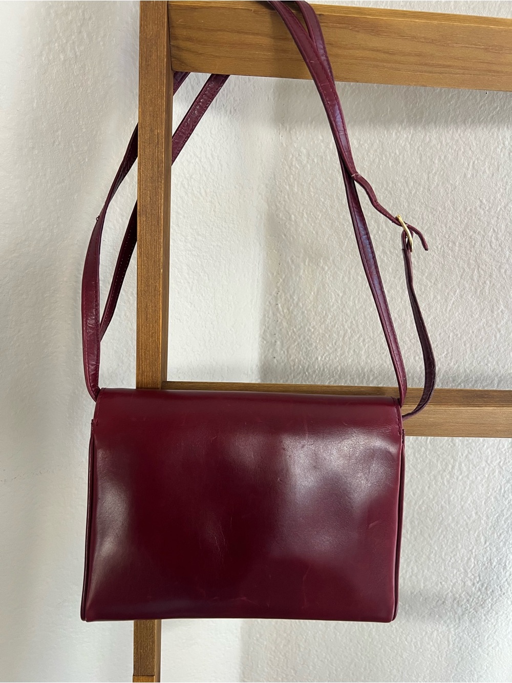 Gucci Crossbody Bag in Burgundy Leather with Gold Hardware - Picture 6 of 6